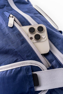 /cdn/shop/files/Closeup-phone_pocket-ocean-work-to-water-fleece-lined-pocket-1768937359_220.jpg