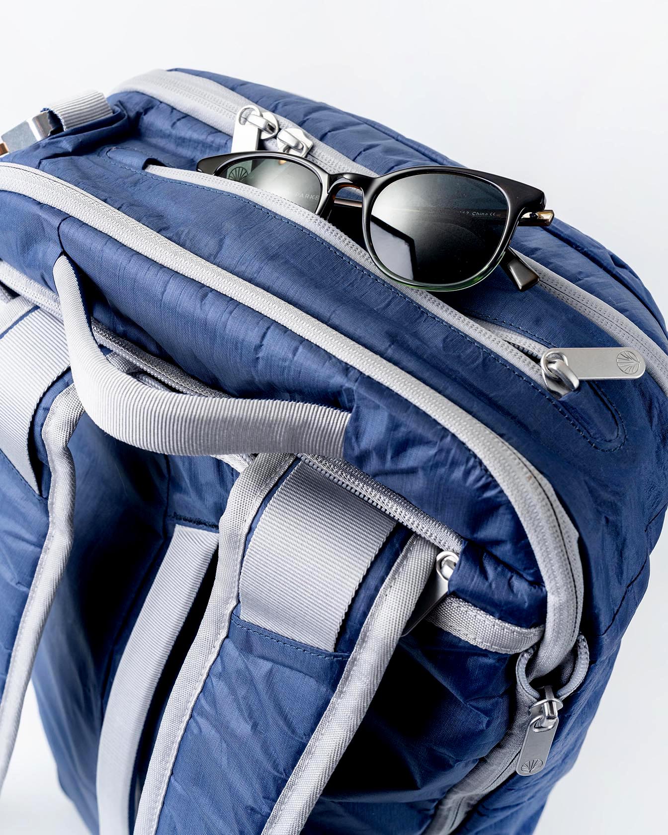 /cdn/shop/files/offsite-ocean-work-to-water-bag-fleece-lined-sunglasses-pocket-1768937487_1344.jpg