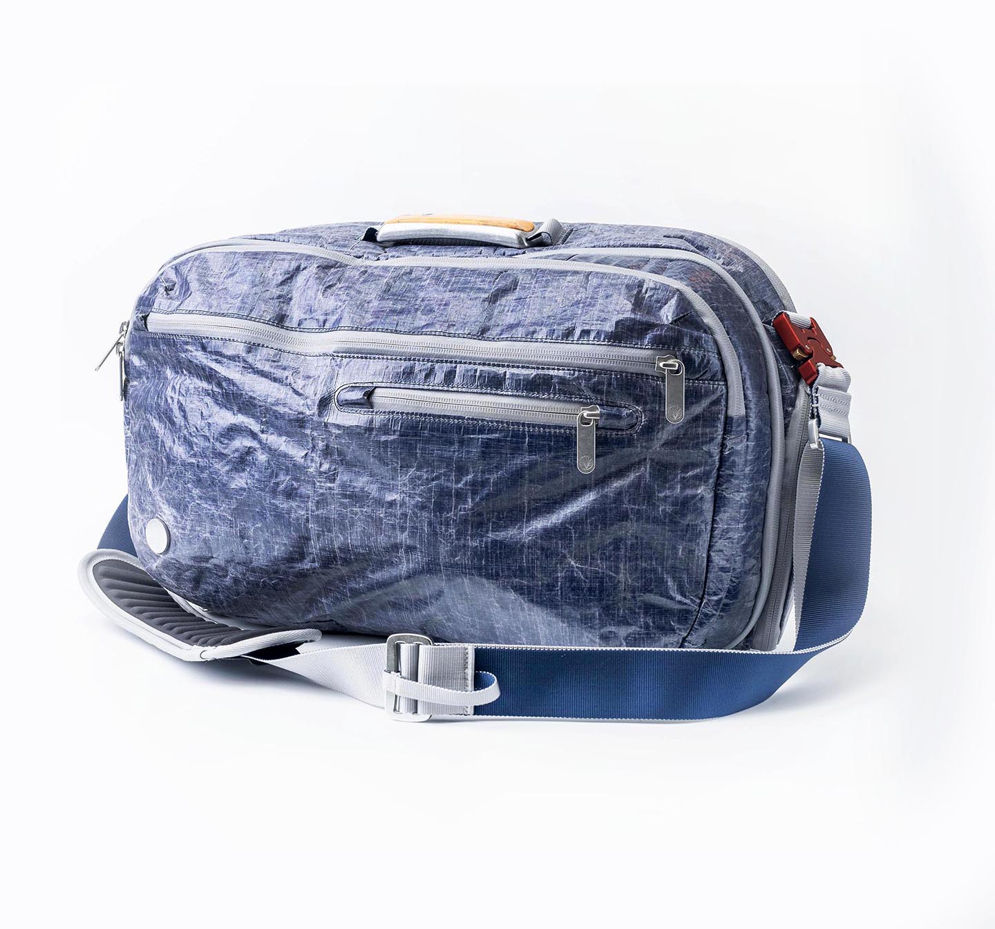 /cdn/shop/files/offsite-whitecap-work-to-water-bag-Premium_Dyneema_Travel_Bag-front-view-1768946688_1440.jpg