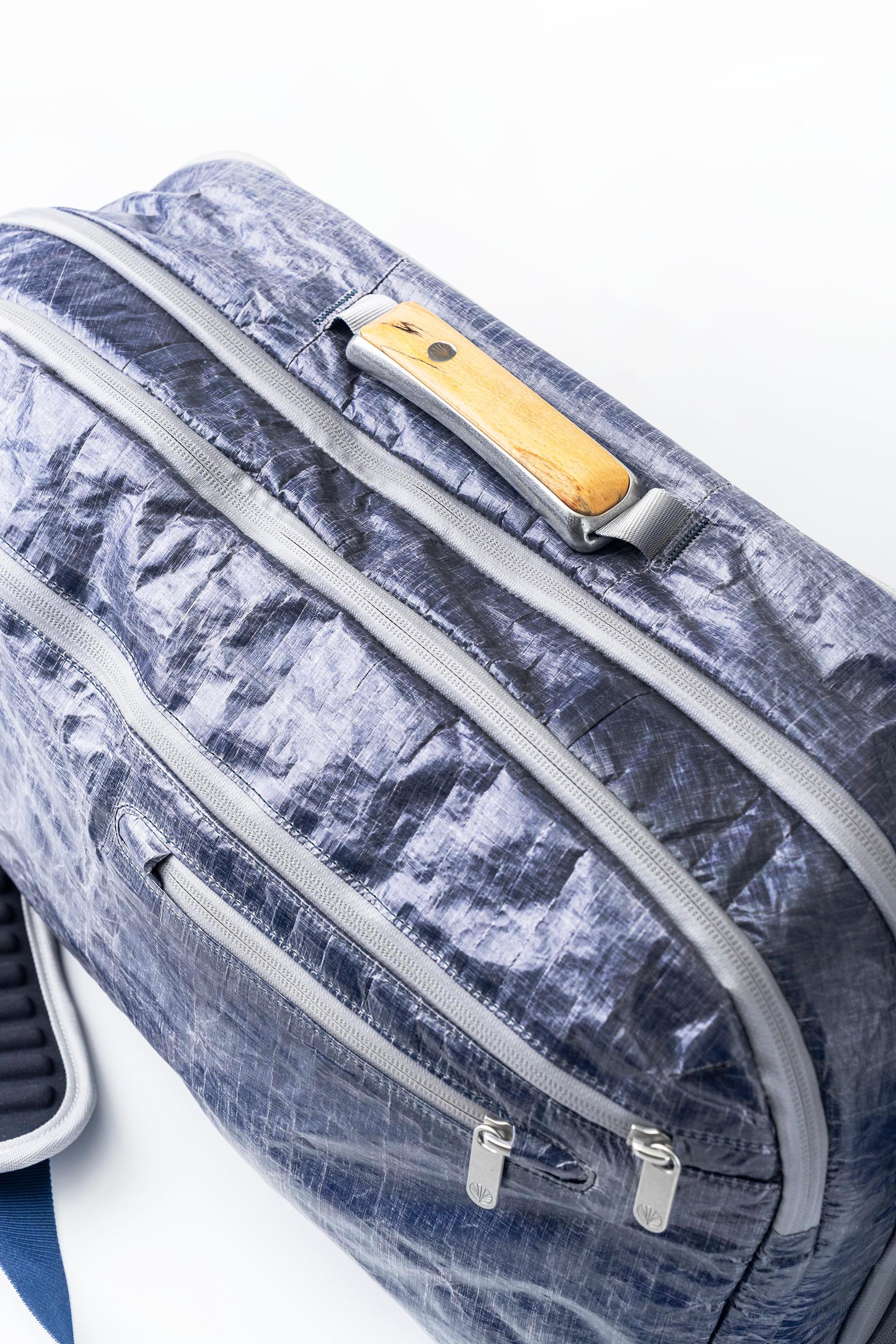 /cdn/shop/files/offsite-whitecap-work-to-water-bag-angled-view-1768936862_1901.jpg